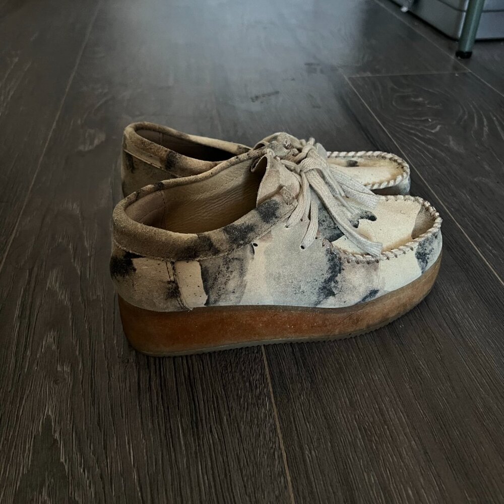 Clarks Women's Cream and Tan Loafers - Picture 2 of 5